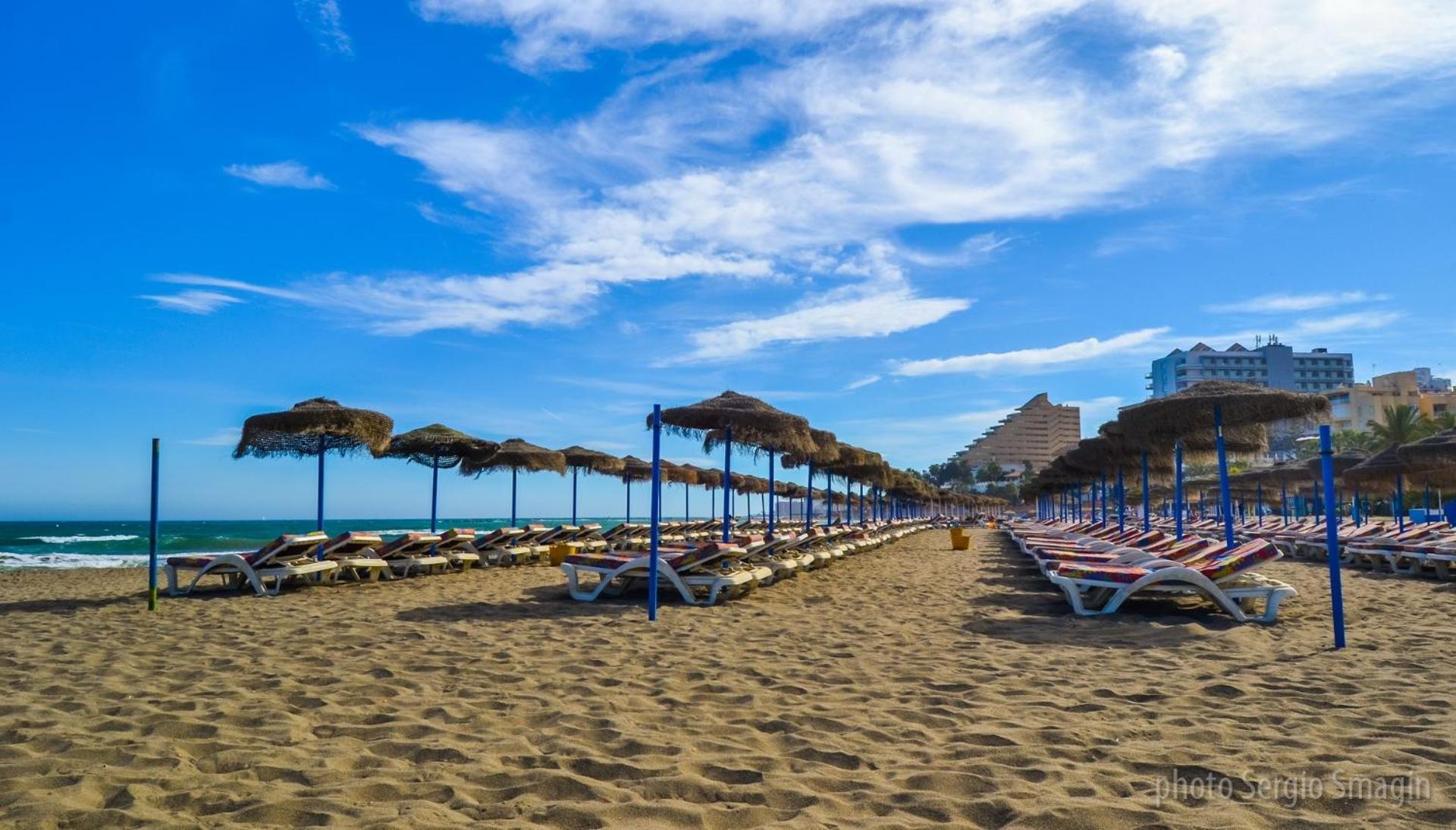 Apartamentos Los Cisnes - 2º Linea De Playa - Perfecta Ubicacion 베날마데나코스타 외부 사진