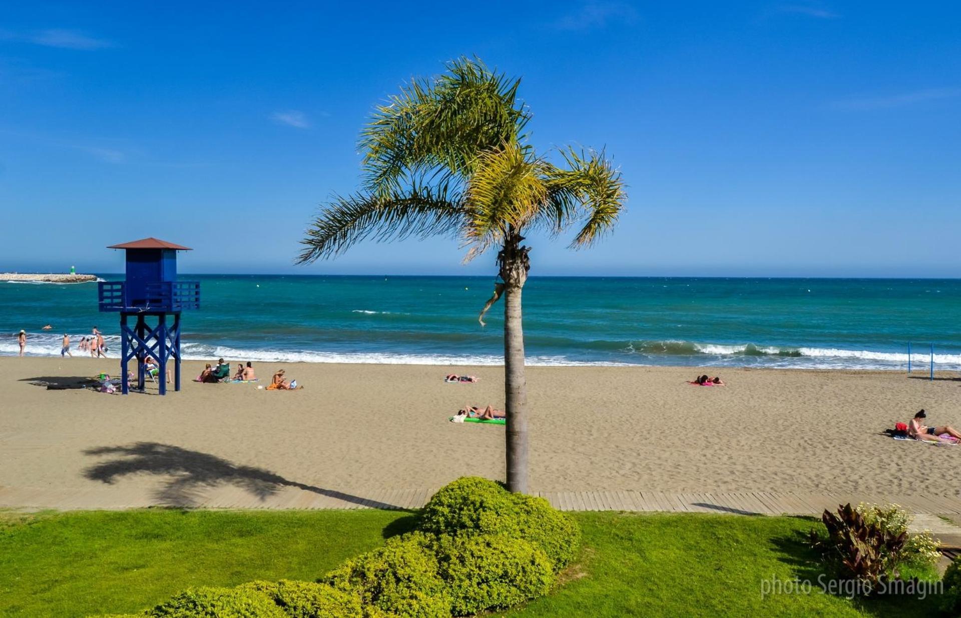 Apartamentos Los Cisnes - 2º Linea De Playa - Perfecta Ubicacion 베날마데나코스타 외부 사진
